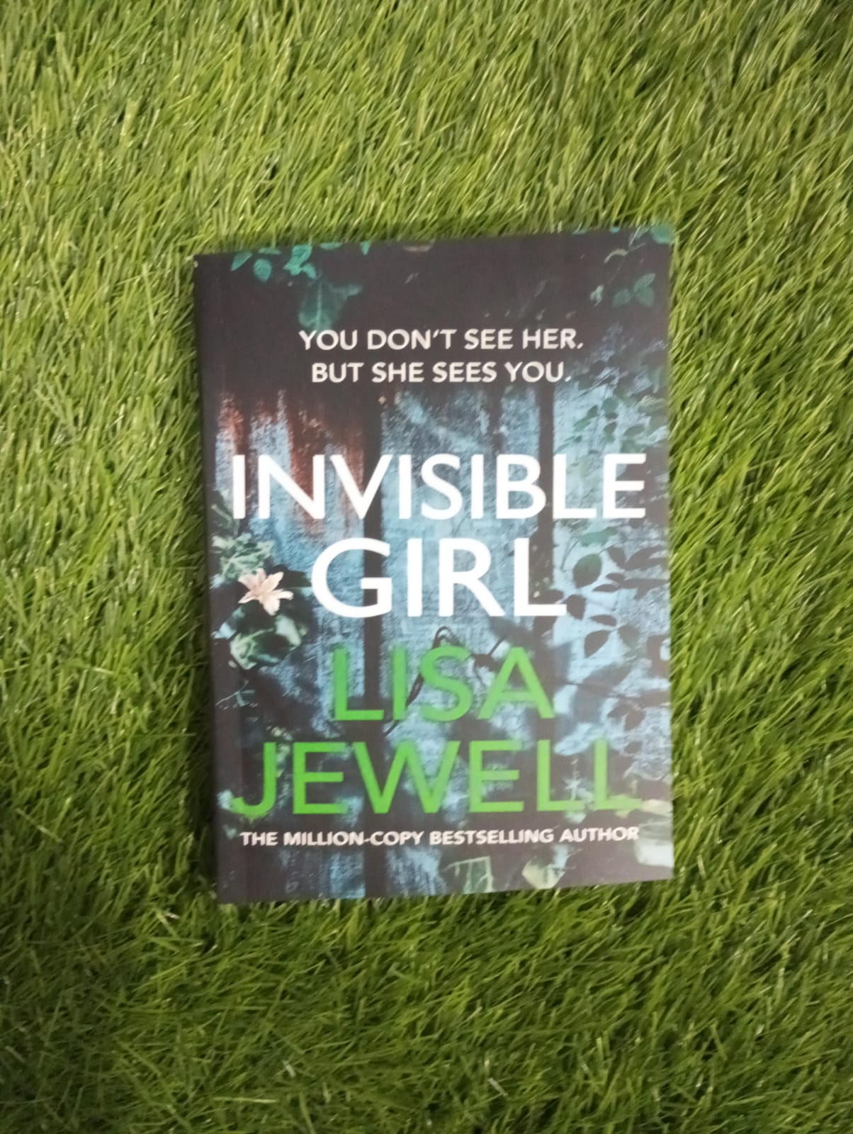 INVISIBLE GIRL – BOOKONLINEPK